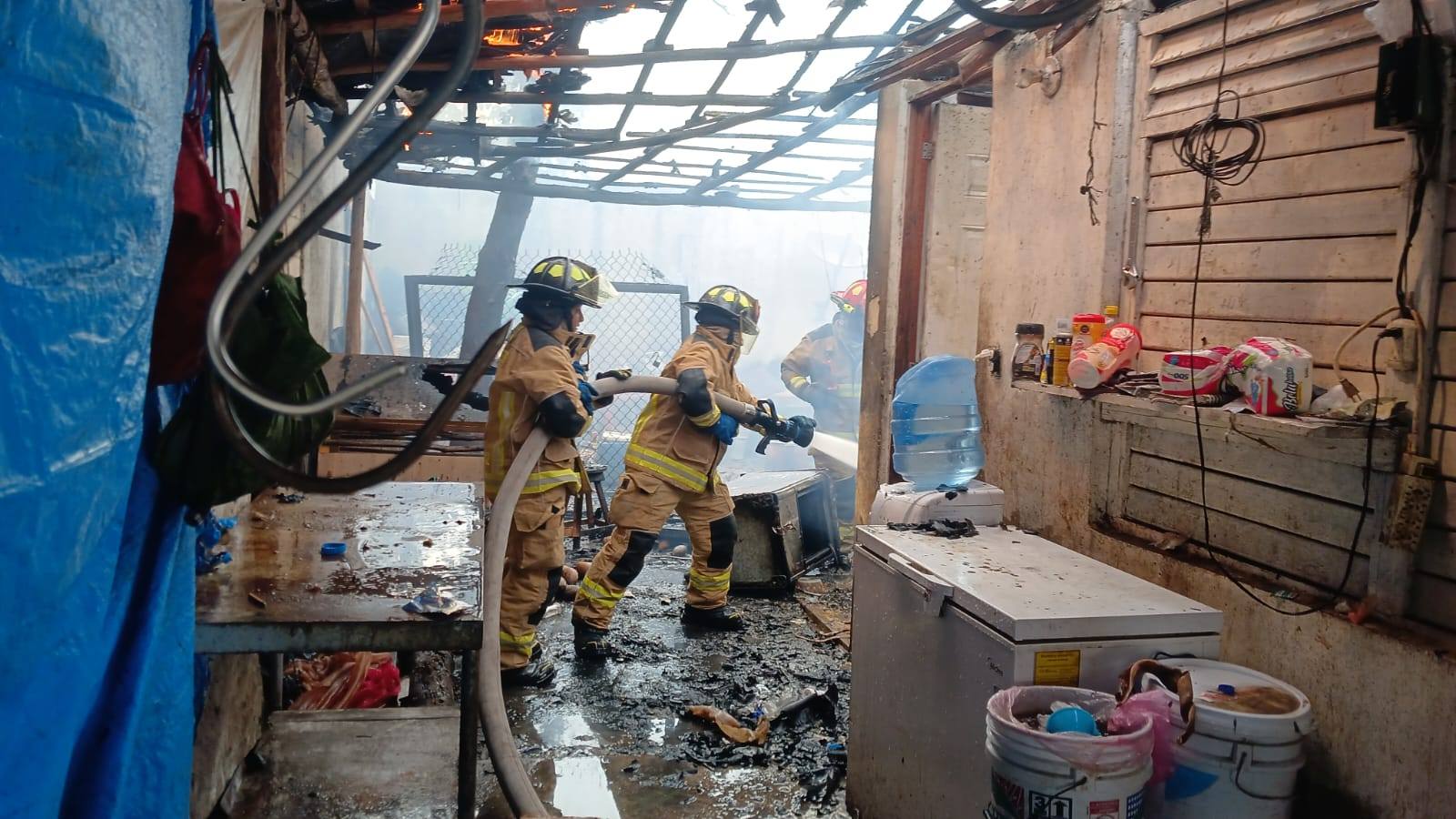 Bomberos evitan tragedia