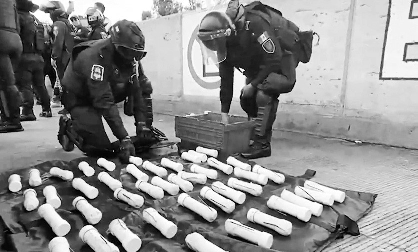 Decomisan explosivos a normalistas