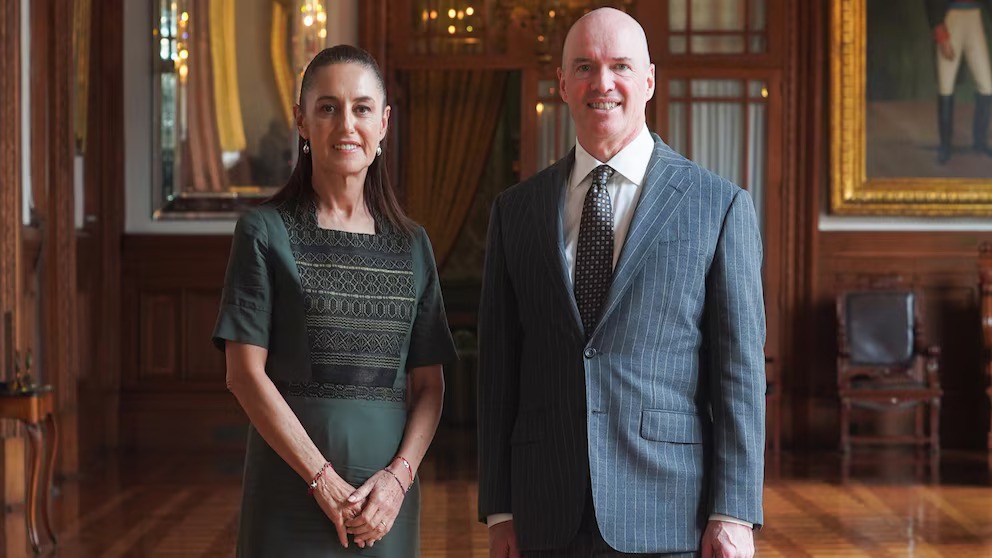 CLAUDIA SHEINBAUM RECIBE EN PALACIO NACIONAL 