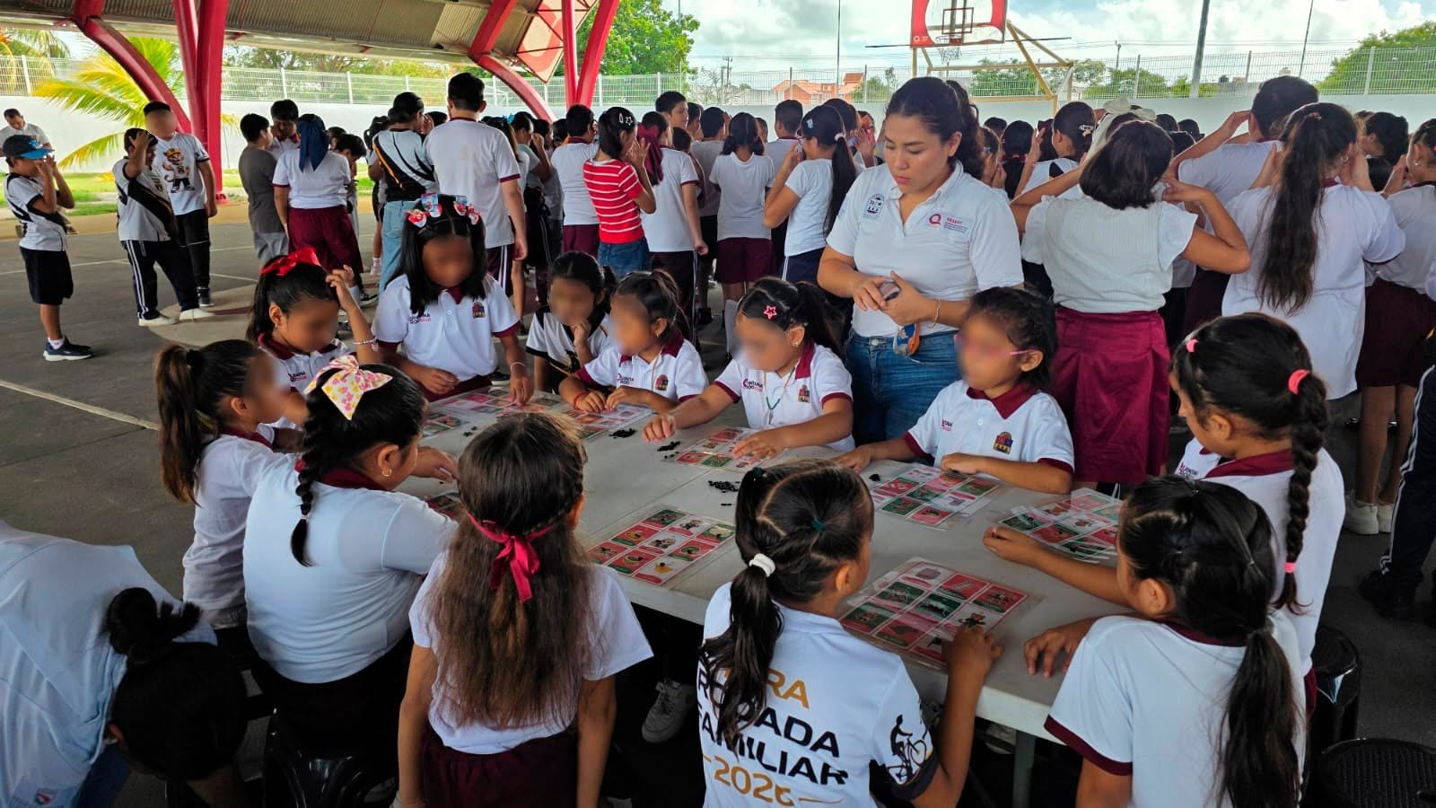 ¡SESESC LLEVA “CELEBRANDO NUESTRAS RAÍCES” A ESCUELAS DE CHETUMAL!